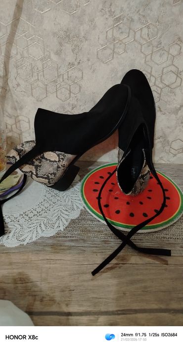 Продаю женские поло сапожки