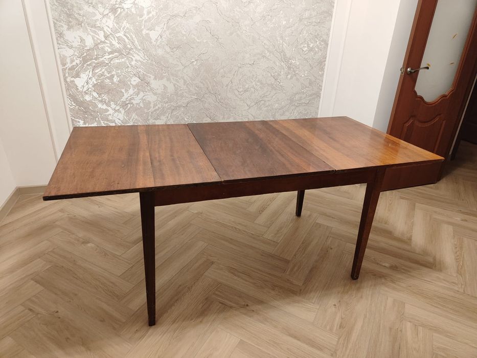 Стол со стульями. Вместе и отдельно