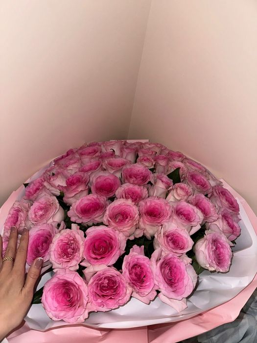Букет розовых роз в наличии