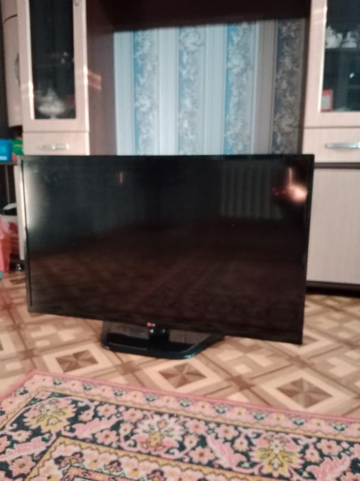 Продам телевизор lg .