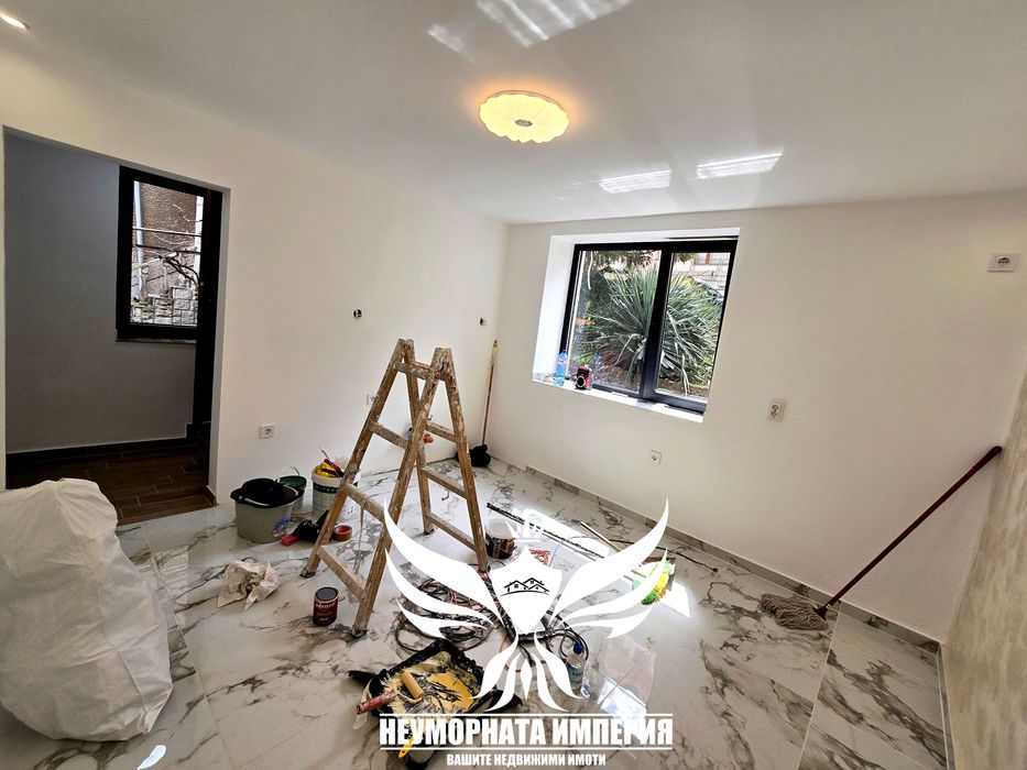 Продавам двустаен апартамент 40кв.м. на партер с гараж 20кв.м. в Асеновград кв.Изток