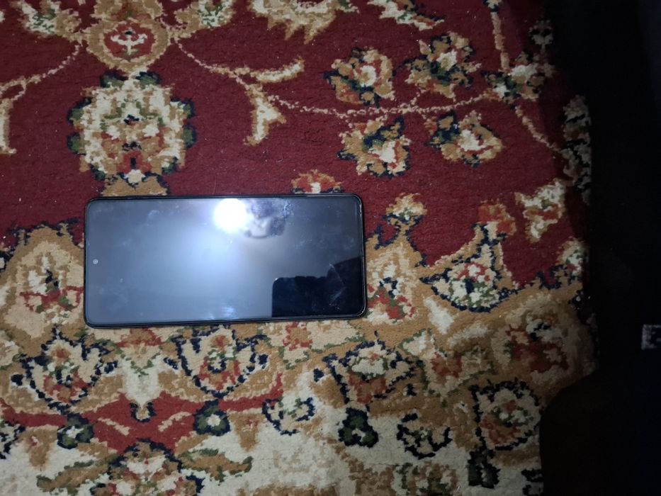 Telefon M 53, xotirasi 256gb ,RAM 8gb ,ishlashi yaxshi, karobkasi bor