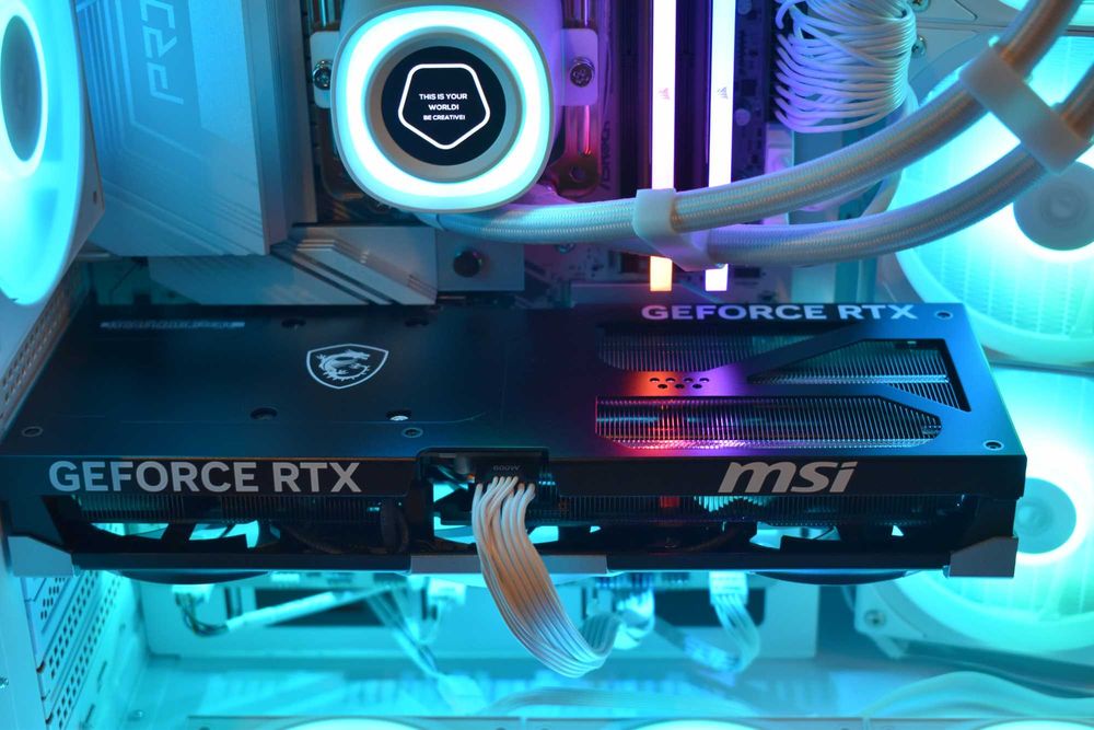 Геймърски Компютър Ryzen 7 9800x3d | RTX 5080 | 32GB RAM | 1TB Gen5 Ssd |