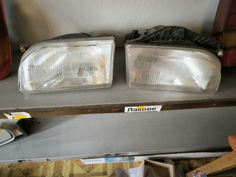 Стопове за автомобили и един комплект фарове за форд