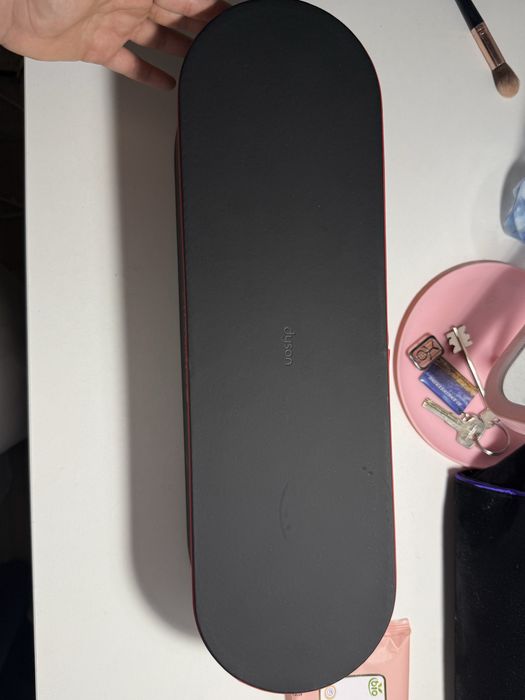 Продам новый Dyson Airstrait