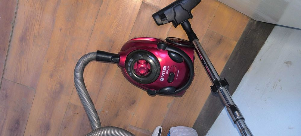 Пылесос Vitek  2000w