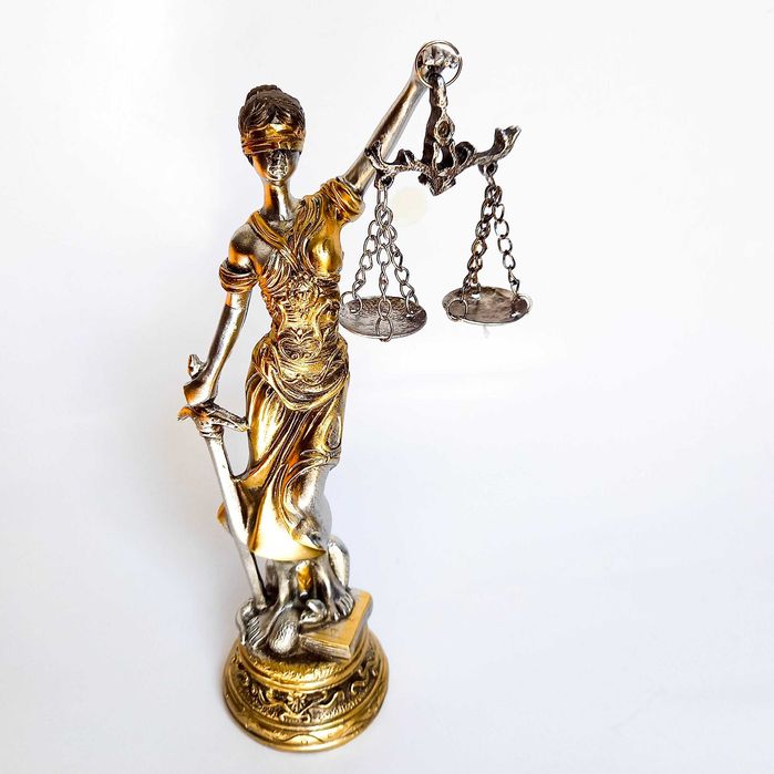 Статуетка на Богинята Темида. Фигура на Богинята на Справедливостта и Правото. Подарък за Юристи Адвокат Съдия Прокурор Юрист Podarаk Yuristi Advokati