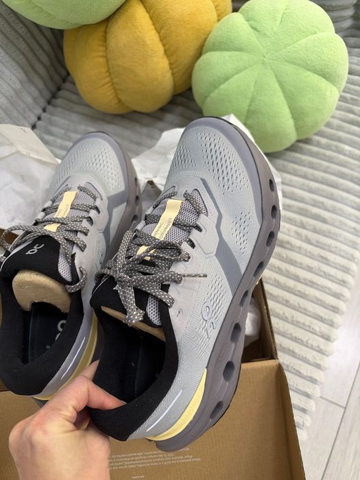 Продам кроссовки новые Cloudrunner 3