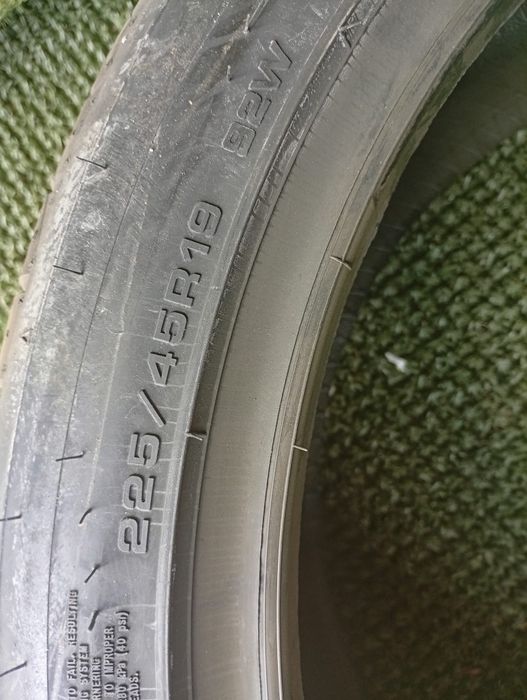 225 45 19 Dunlop Noi