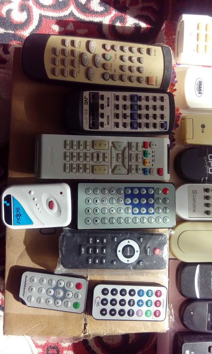 дистанционни за тв и DVR