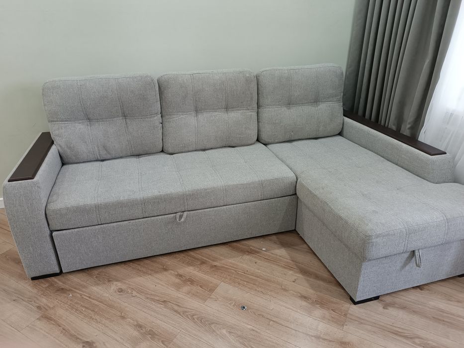 Продаётся диван угловой.