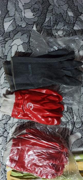 Продам перчатки резиновые.