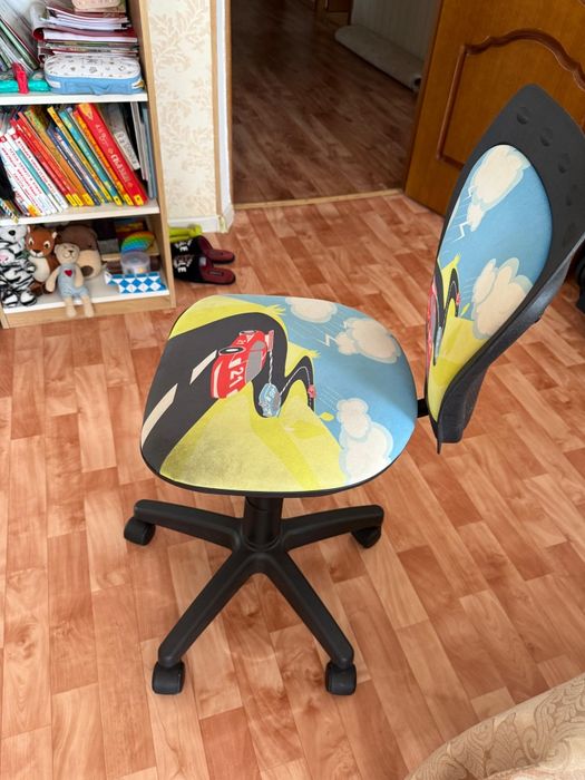 Продам стул для ребенка