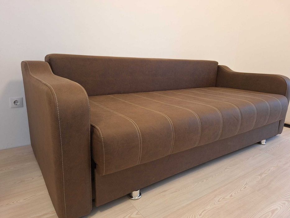 Canapea Extensibilă 3 Locuri cu Ladă – Maro – stare excelentă