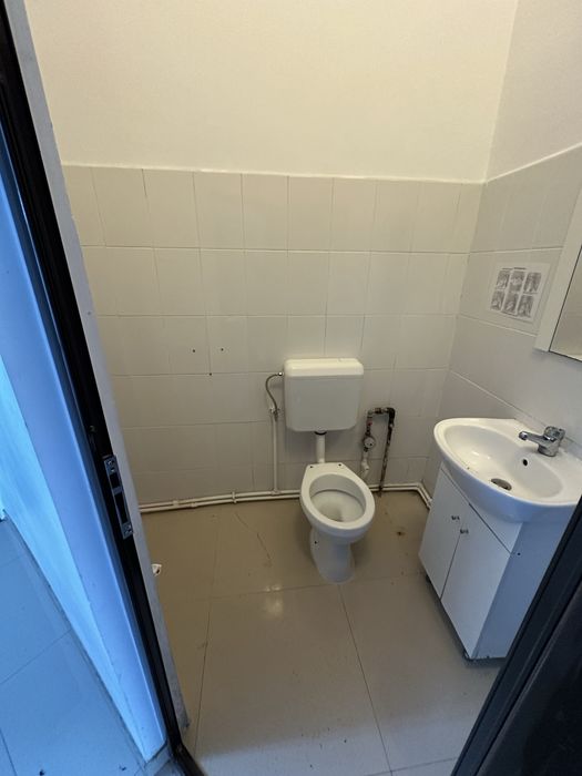 Închiriez spatiu comercial