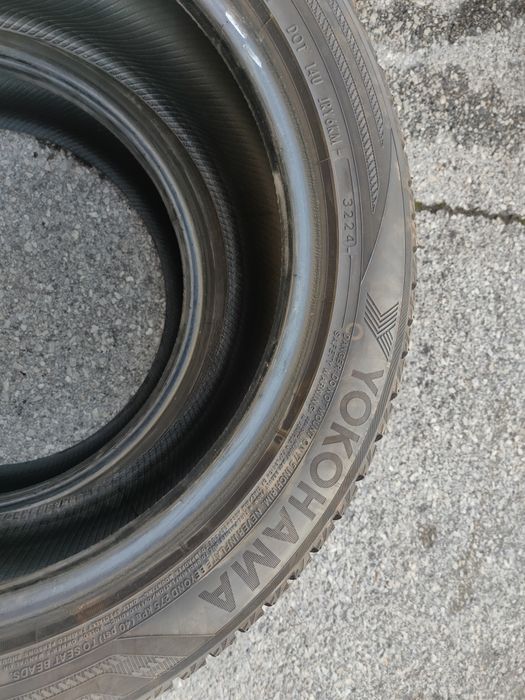 Зимни гуми 225/50/17 Yokohama BluEarth V906 DOT  3224