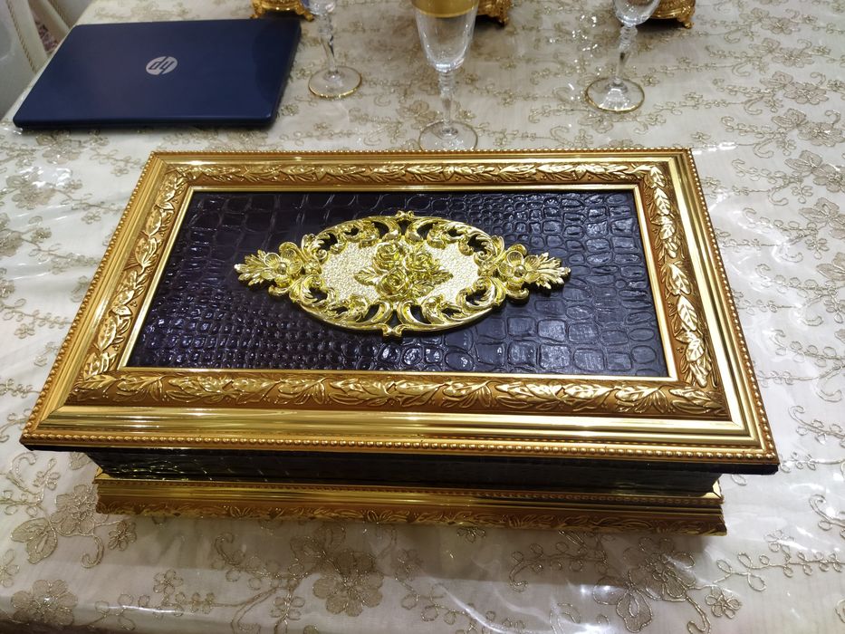 Noyob arabcha sovgʻa toplami - faxriy estalik