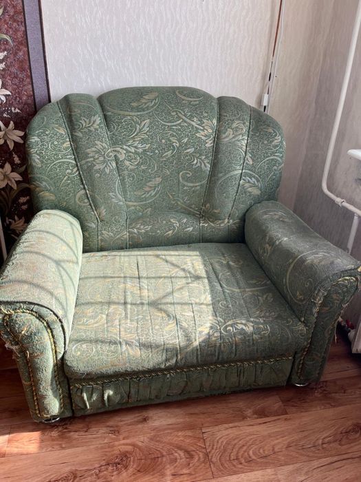 Отдам даром диван и кресло