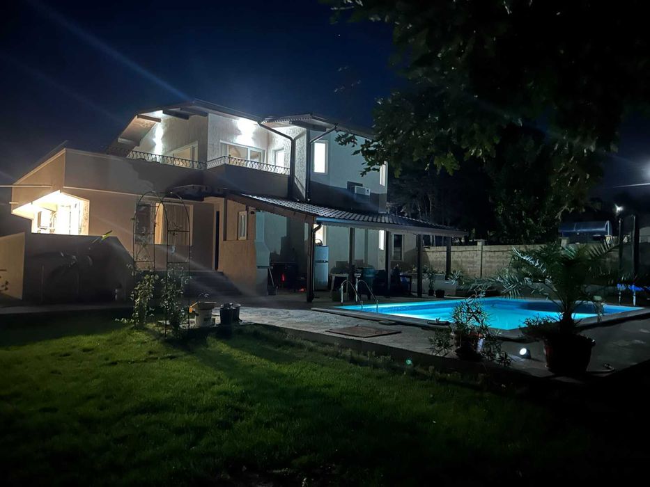 Голяма къща с басейн на 10 мин от плажовете на Бяла