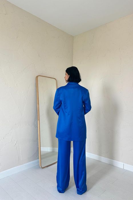 Дамски син костюм от две части – сако и панталон с ластик