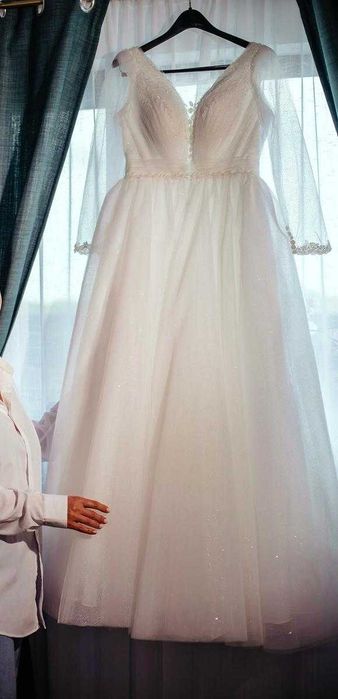 Rochie de mireasă + pantofi albi + voal scurt de vânzare