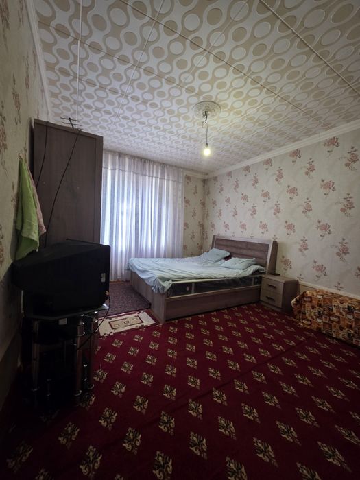 Uy sotiladi 3 xonali  narxi 30000
Angren shahar 9-musiqa m