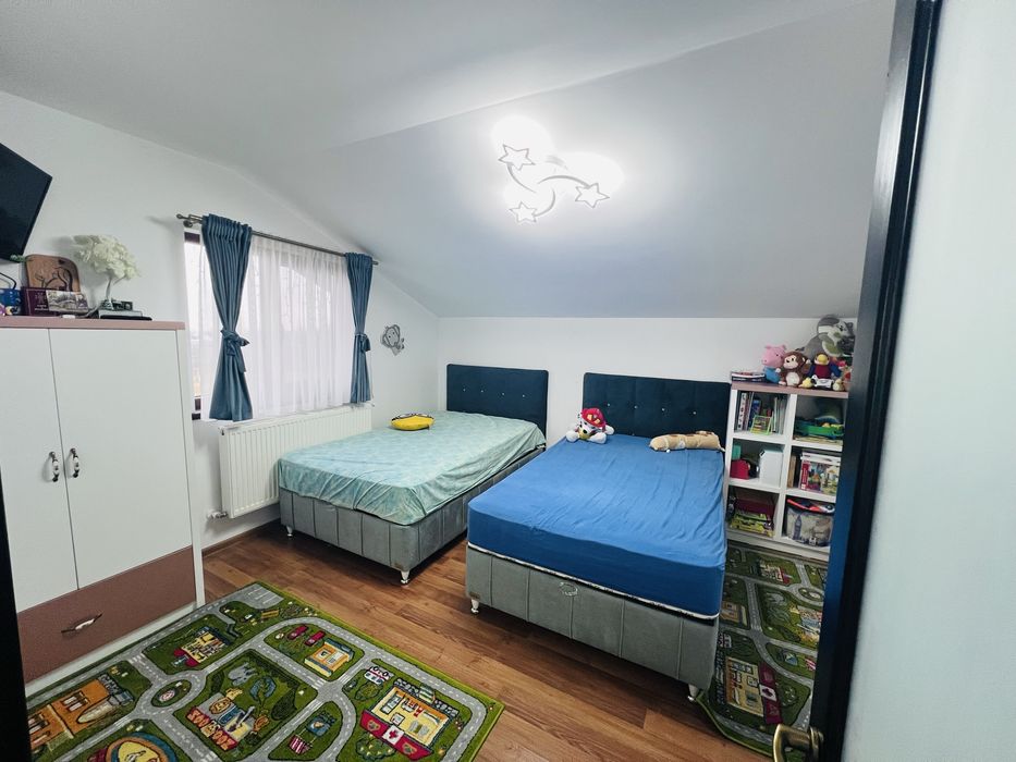 Casă p+m mobilată și utilată, cu 550 mp teren, situată la 10 minute de oraș, într-un cadru natural mirific – 160.000 euro