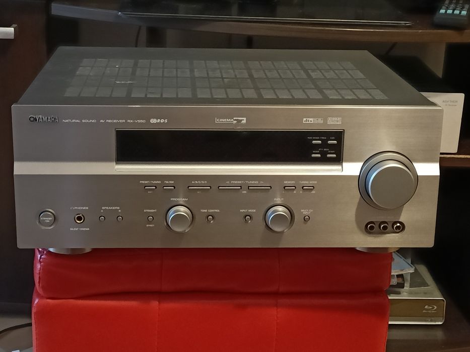 Yamaha RX-V550 .