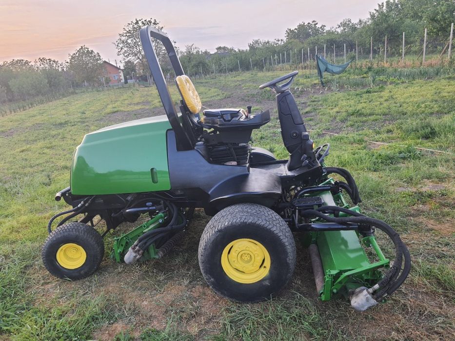 John Deere 3235C tractor tuns gazon iarba

Motor Yanhmar diesel în 3 p