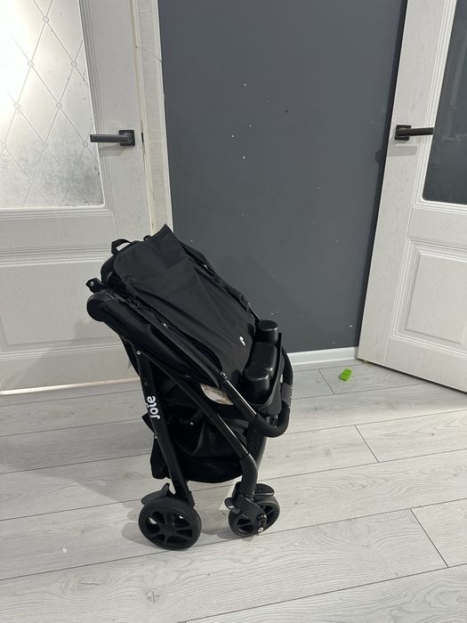 Коляска прогулочная joie muze