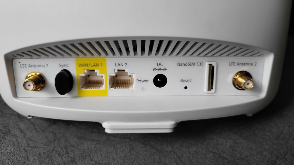 Netgear Orbi Router cu SIM 4G wireless  LBR20 AC2200 LTE router