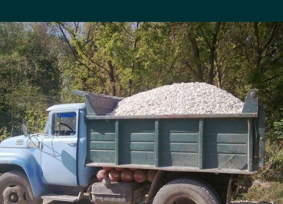 Камаз 55111 самосвал чернозём. Камаз объем кузова пгс. Зил 130 с щебнем. Камаз 65115 самосвал объем кузова м3 таблица. Камаз зил щебень песок.