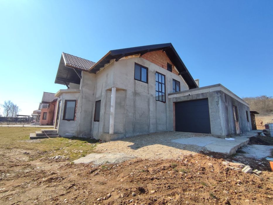 Usi de garaj gri mat