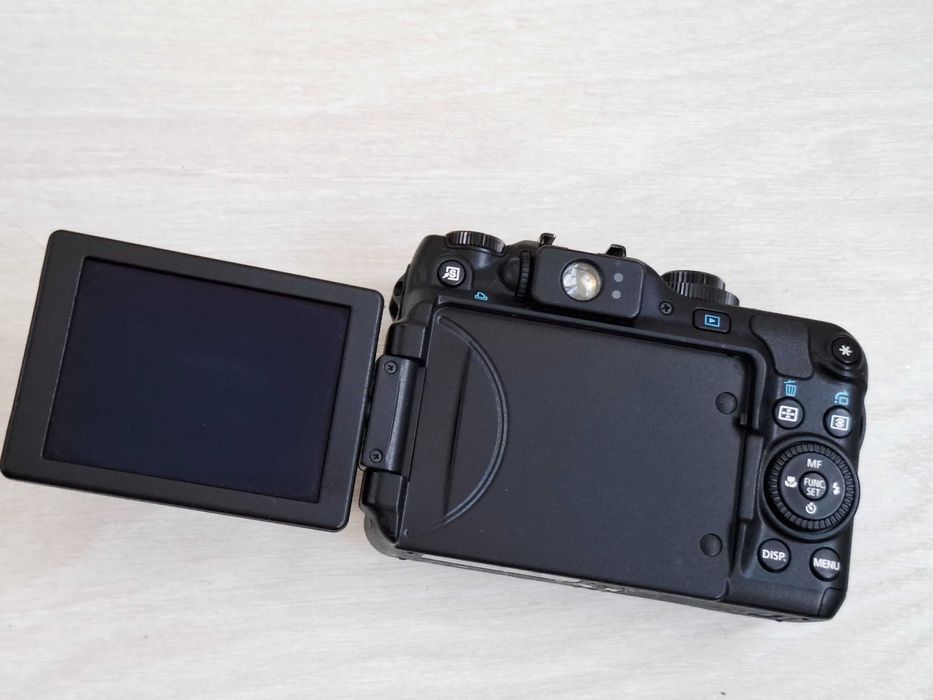 Canon PowerShot G12 10MP Digital Point & Shoot Camera