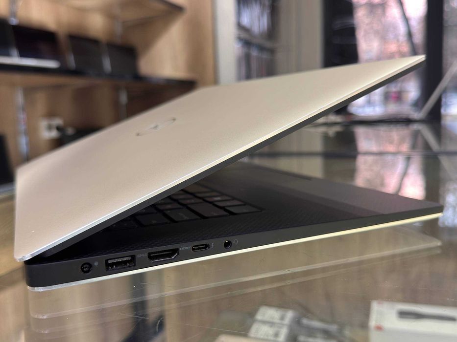 Ultrabook DELL Precision 5530 Core i7-8850H ram 8 ssd 256  P1000 4gb