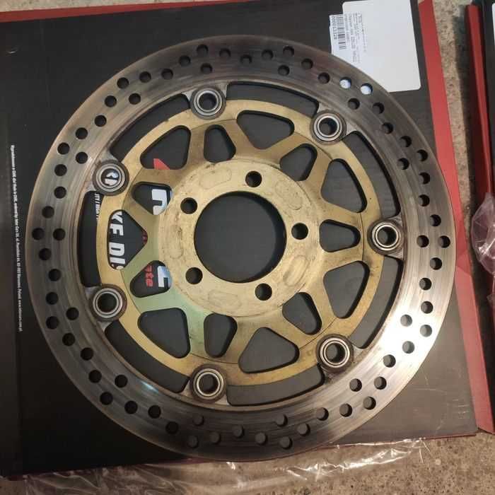 Предни спирачни дискове за мотоциклет