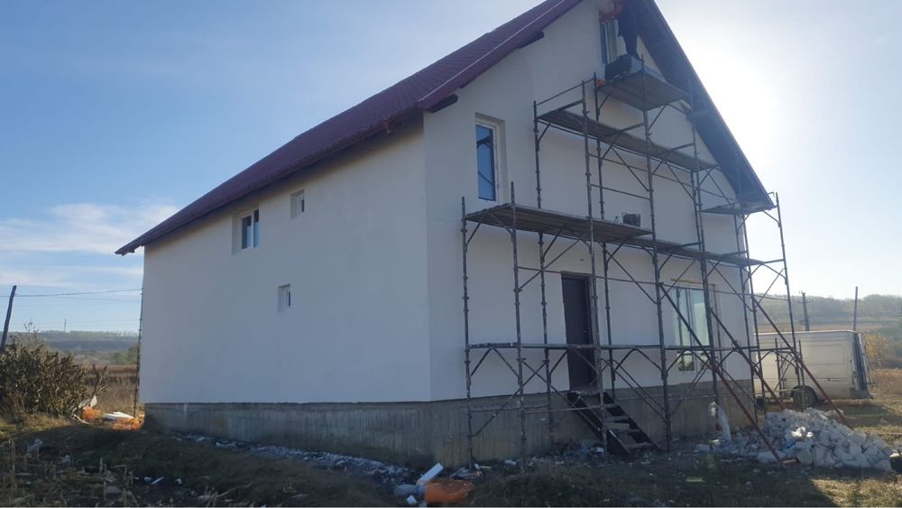 Casa cu etaj de vanzare 4500 mp utili din care 250 mp casa  Icuseni