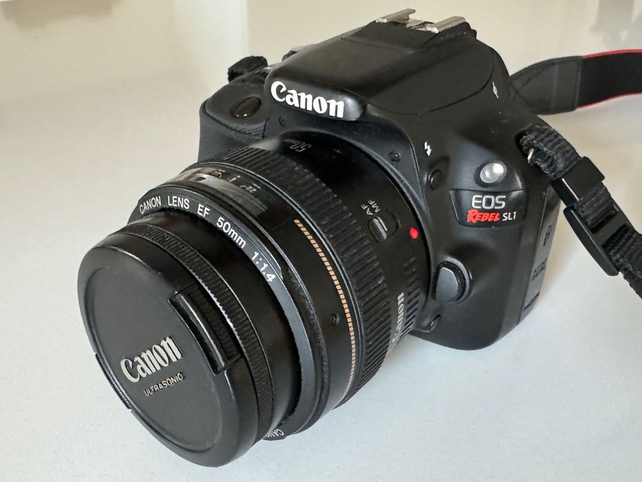 Фотоапарат Canon Rebel SL1 (100D) + обектив Canon EF 50mm f/1.4 USM
