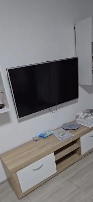 Vând Smart TV  ...