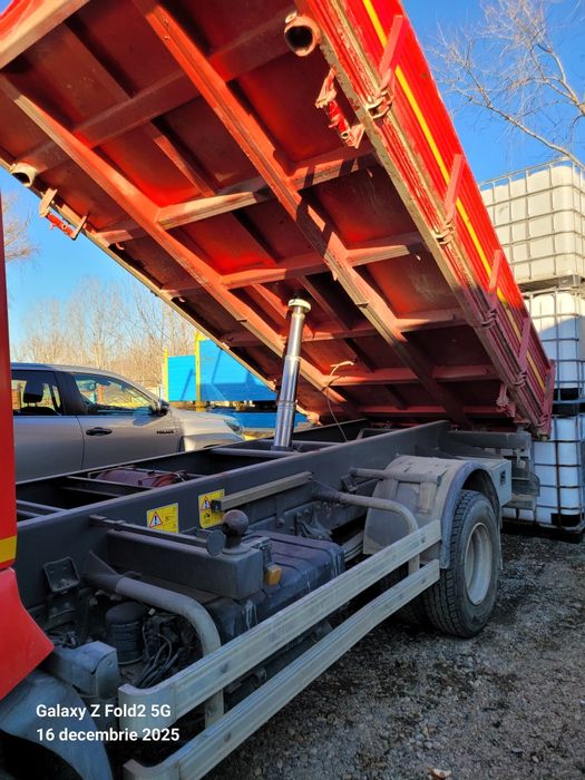 Renault Trucks Midlum an 2006 Basculabil 3 parti  pe cutie