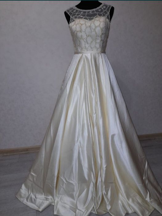 Продам  вечерние платья