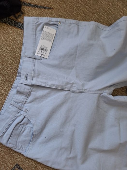 Vând pantaloni  de blugi  pentru  vara