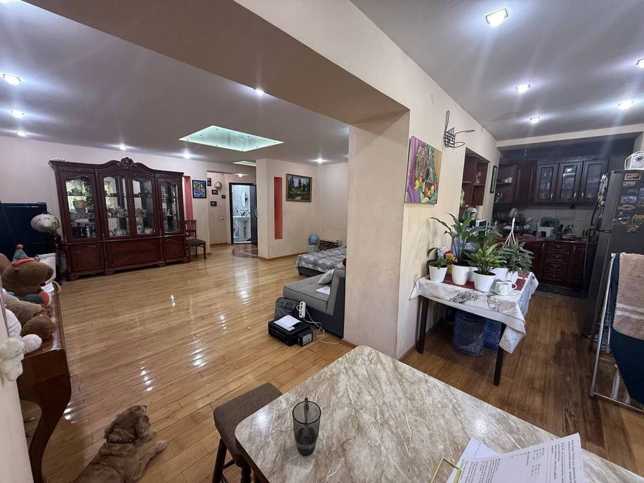 Продаётся 3/2/4 квартира, Ц2, Алайский рынок,ор 17 школа