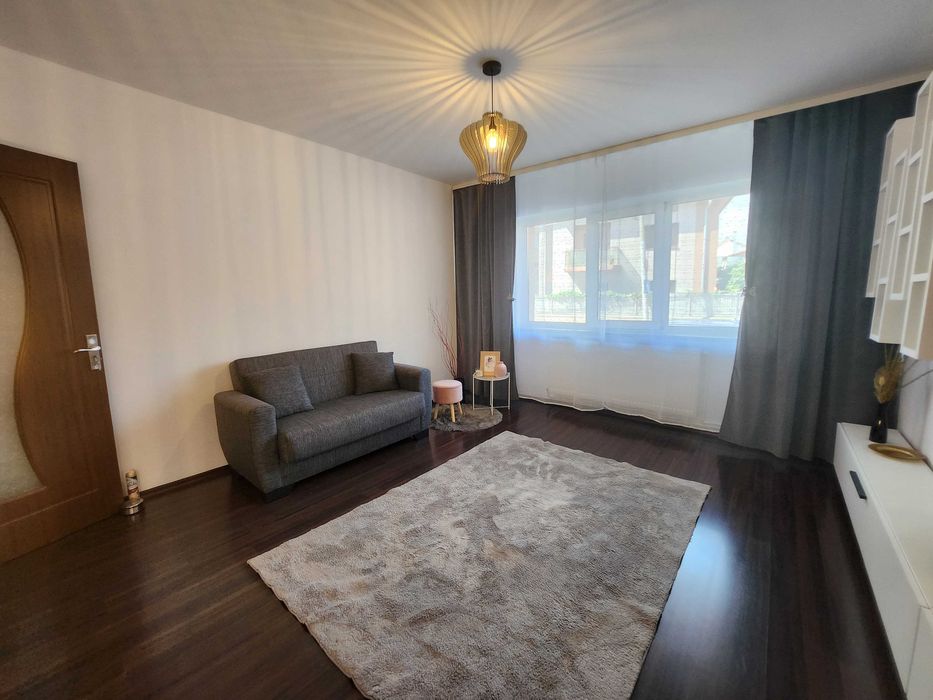 Închiriez apartament