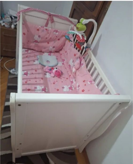 Pătuț din lemn pentru copii + saltea + lenjerie + protecții laterale