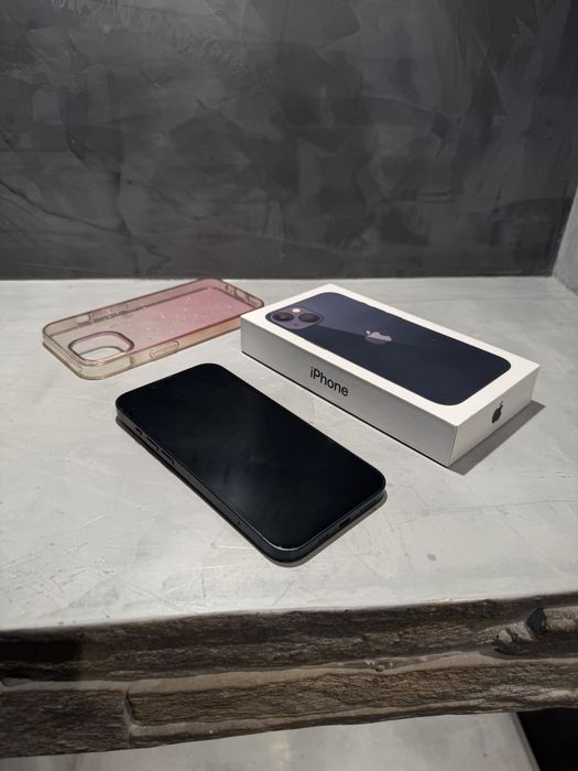 Перфектен Iphone 13  Midnight + подаръци