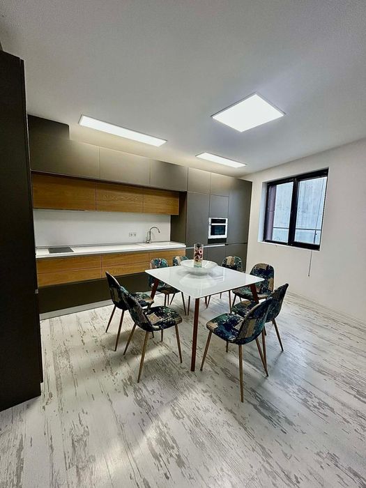 Тристаен апартамент, под наем, Център