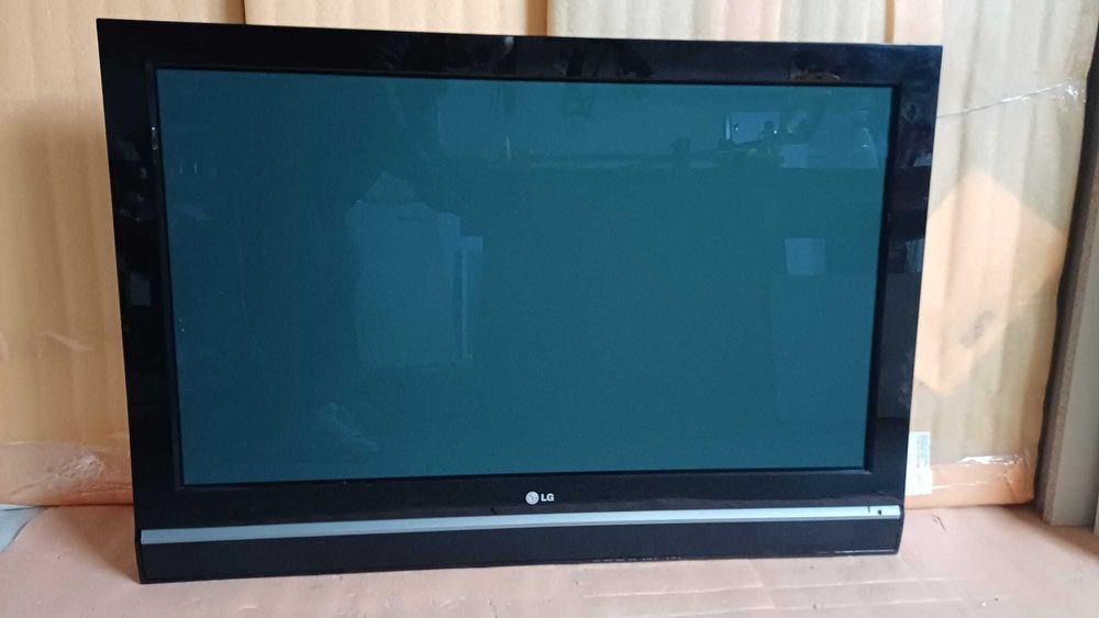 Televizor LG diagonala 108cm in perfecta stare de functionare