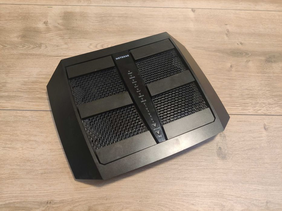 Vand router NetGear R8000 Nighthawk X6 Tri-Band AC3200