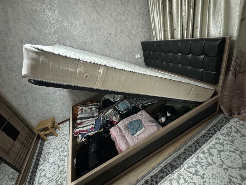 Двух спальная кровать